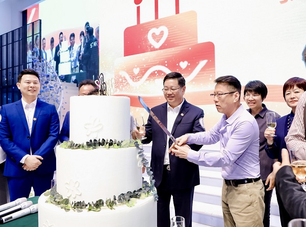 各界同庆上海市广西商会成立十五周年，共话合作创新发展
