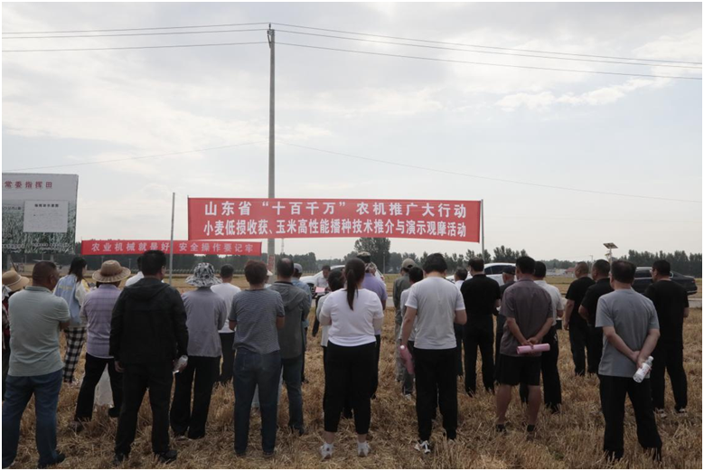 山东新泰:田间课堂送来“三夏良方”(图1)