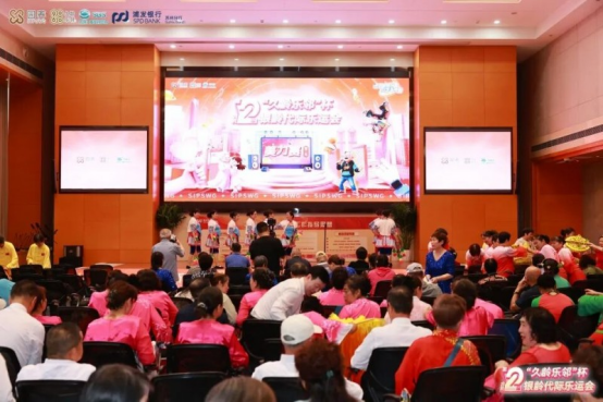 老少同台才艺比拼银龄代际乐运会上演今夏动人的“隔代浪漫”(图3)