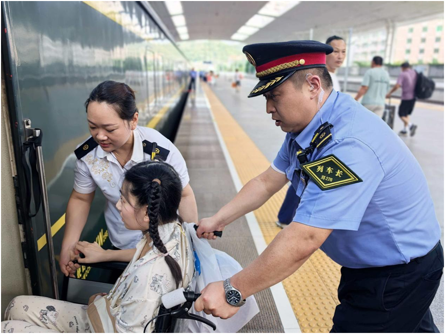 备战暑运蓄力前行京九车队多措并举筑牢暑期出行安全防线(图1)